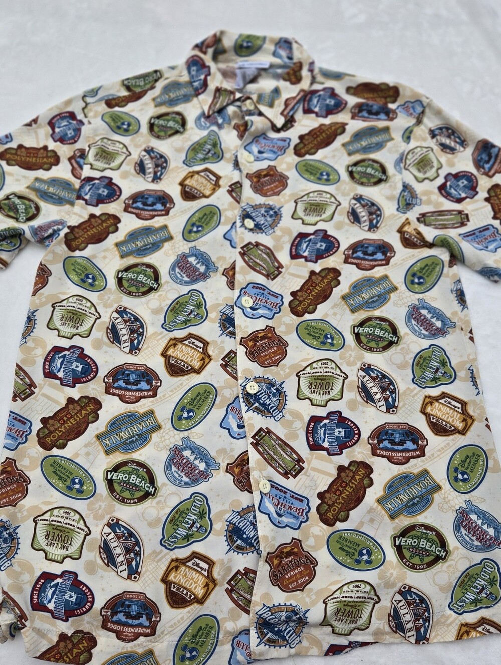Disney Parks Vacation Club Men Small Short Sleaave Camp Shirt Button Front Rayon